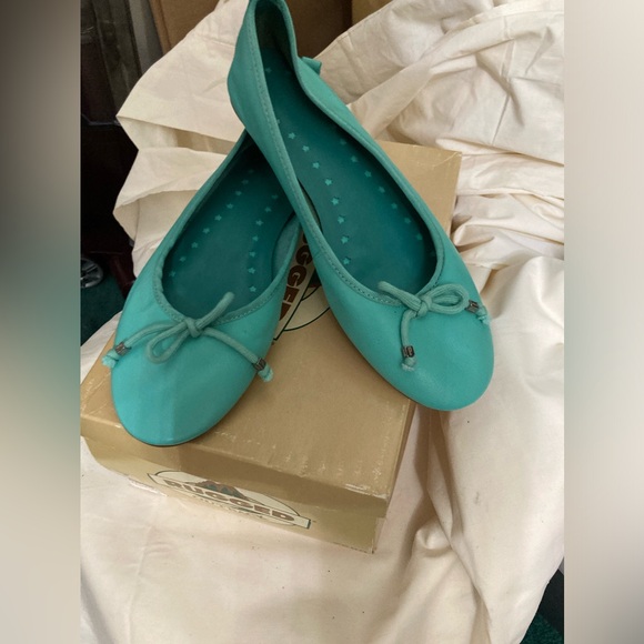 GAP Genuine Leather Ballet Flats  NWT - Picture 2 of 7